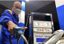 Giá xăng tiếp tục giảm mạnh xuống mức thấp nhất trong năm